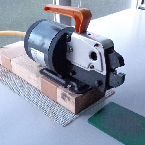 エアー圧着（4台）