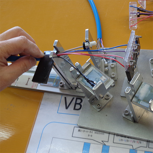 治具を使用した組付け